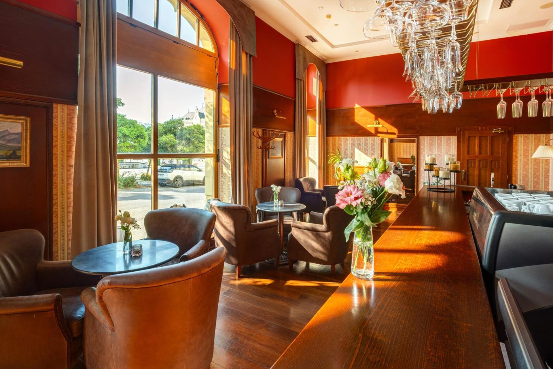 Hotel Golden Eagle Levice Luaran gambar