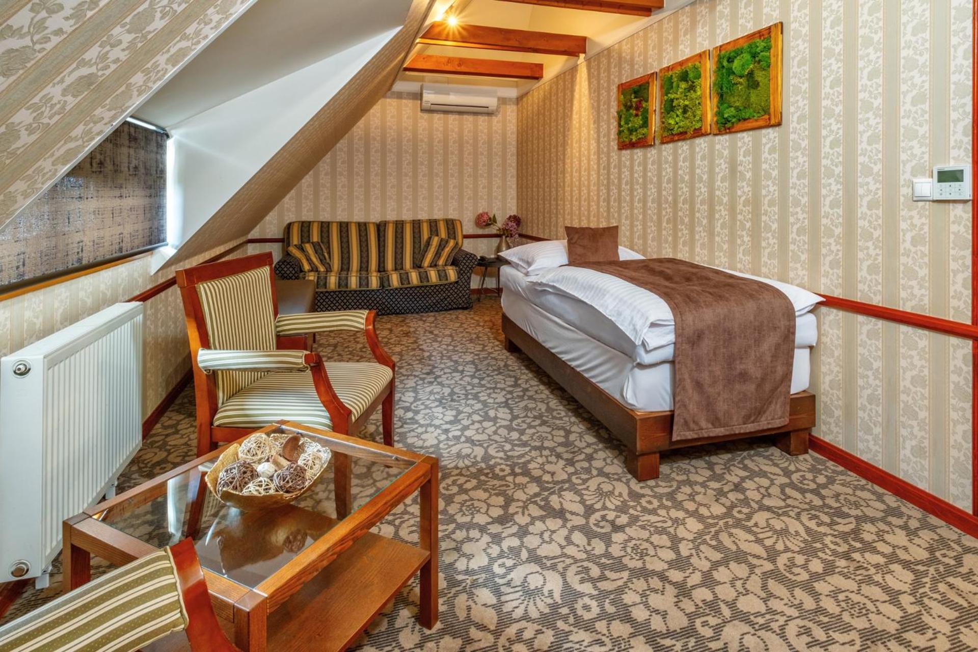 Hotel Golden Eagle Levice Luaran gambar