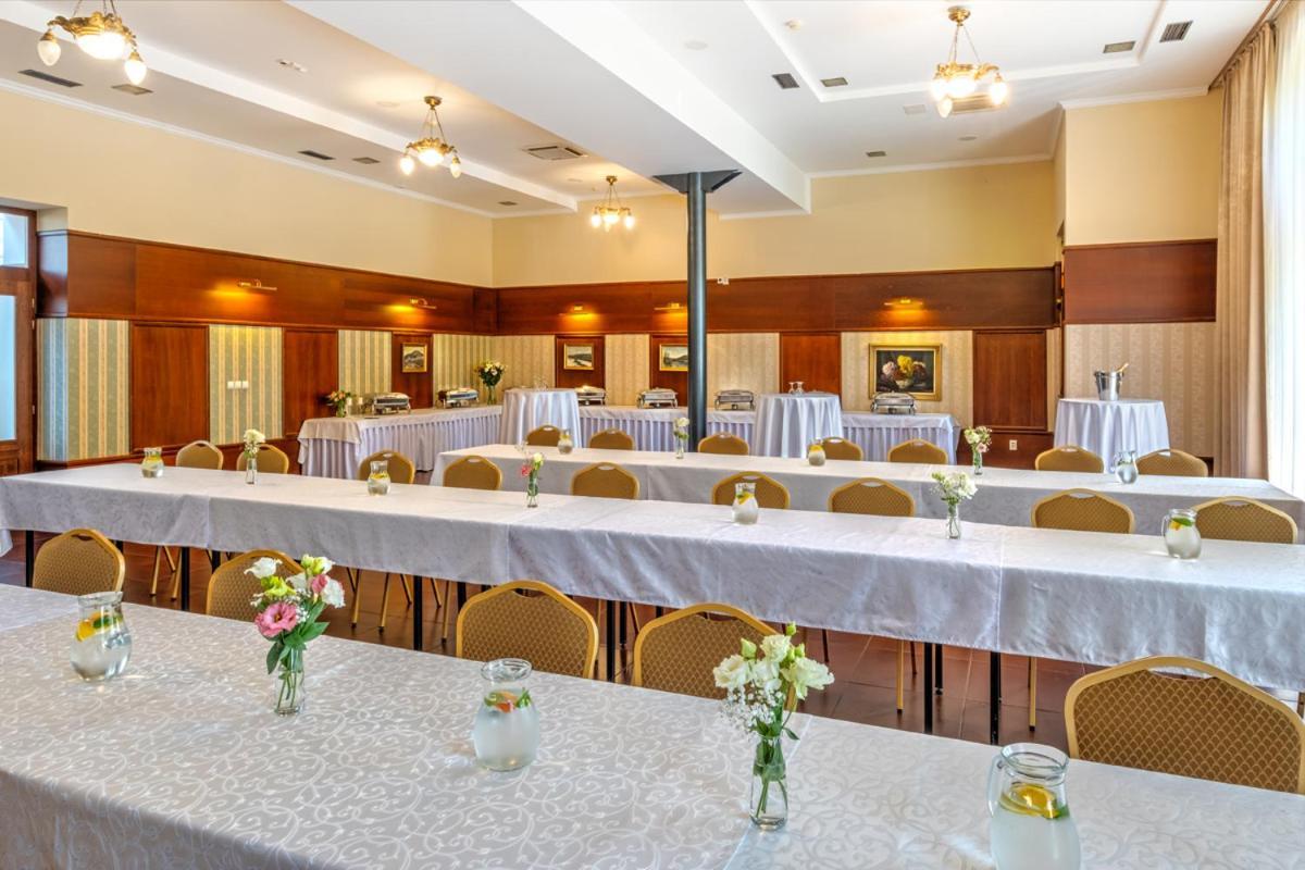 Hotel Golden Eagle Levice Luaran gambar