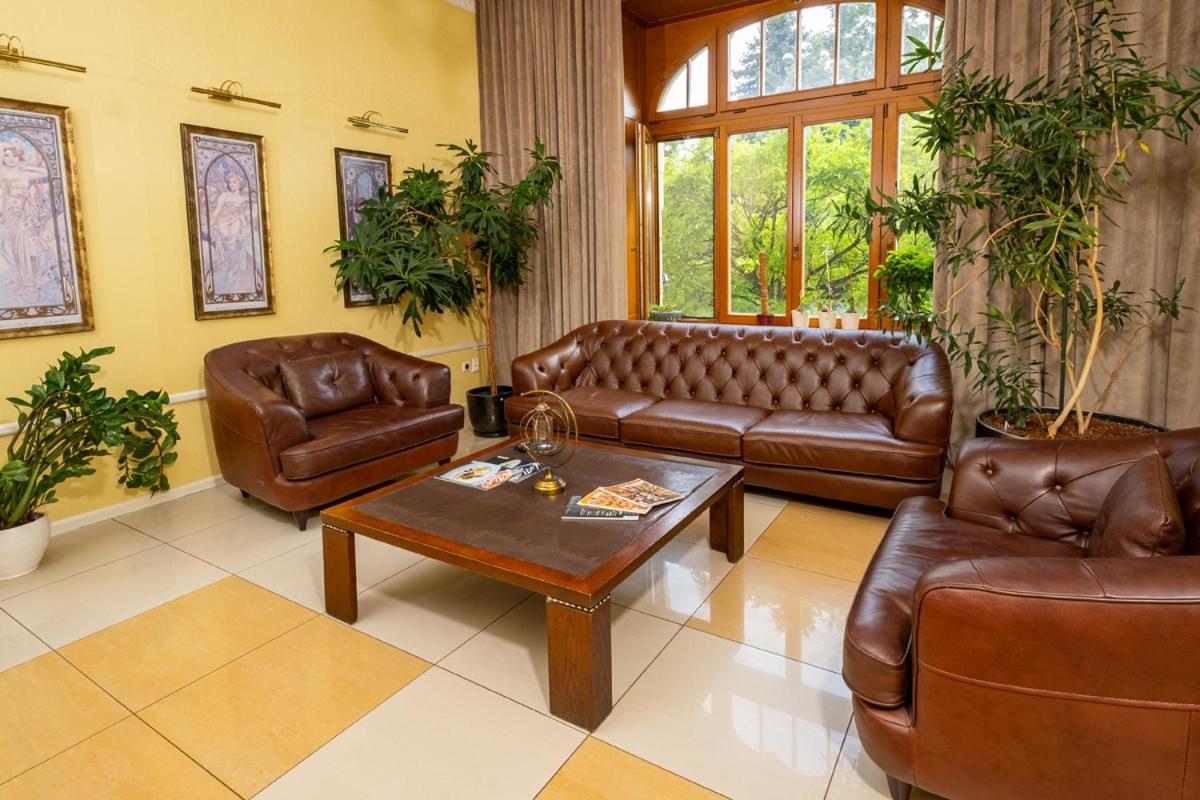 Hotel Golden Eagle Levice Luaran gambar