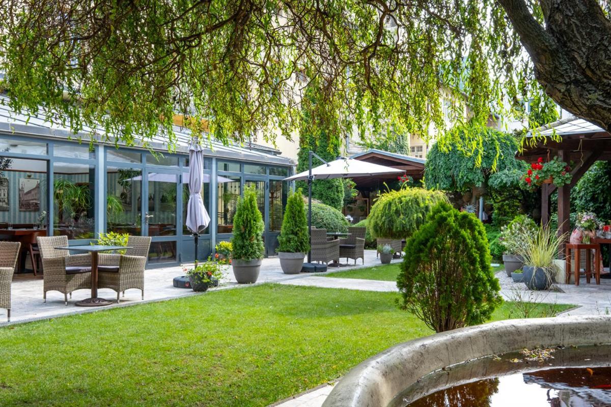 Hotel Golden Eagle Levice Luaran gambar