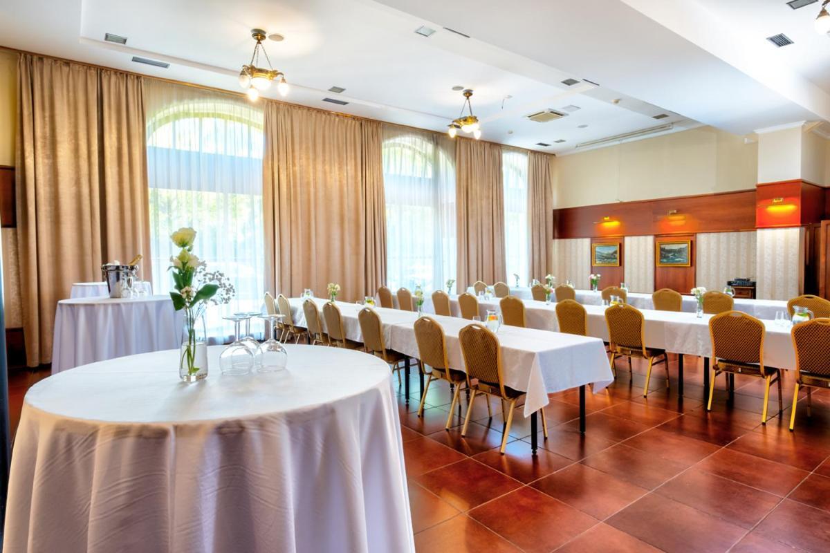 Hotel Golden Eagle Levice Luaran gambar