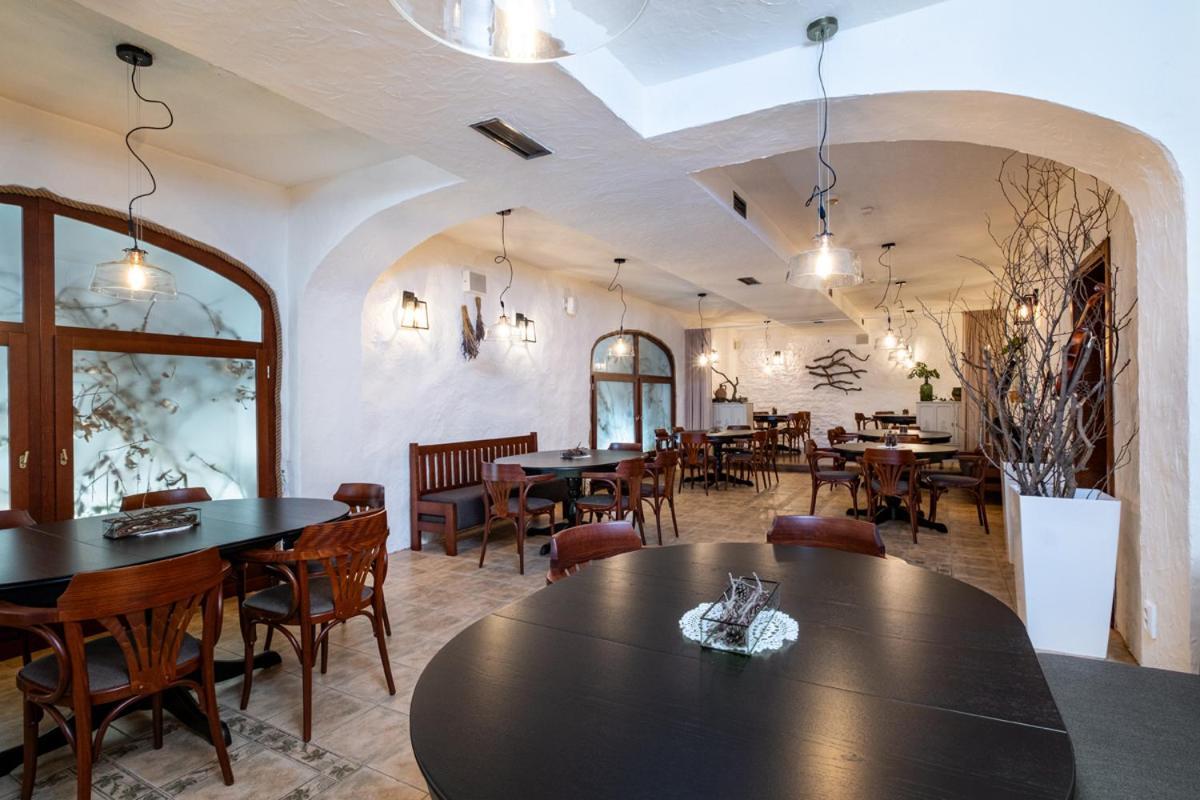 Hotel Golden Eagle Levice Luaran gambar