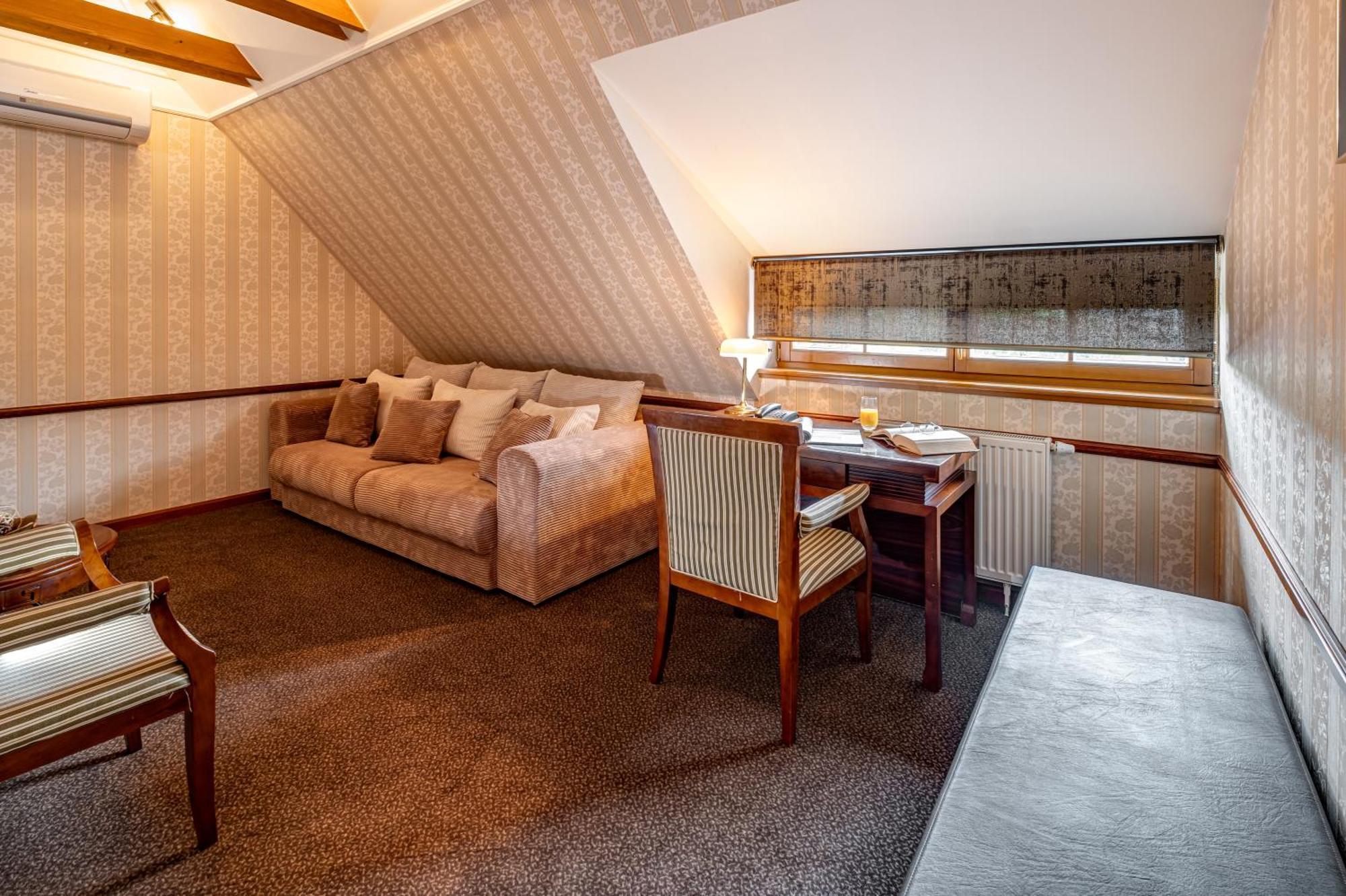 Hotel Golden Eagle Levice Luaran gambar