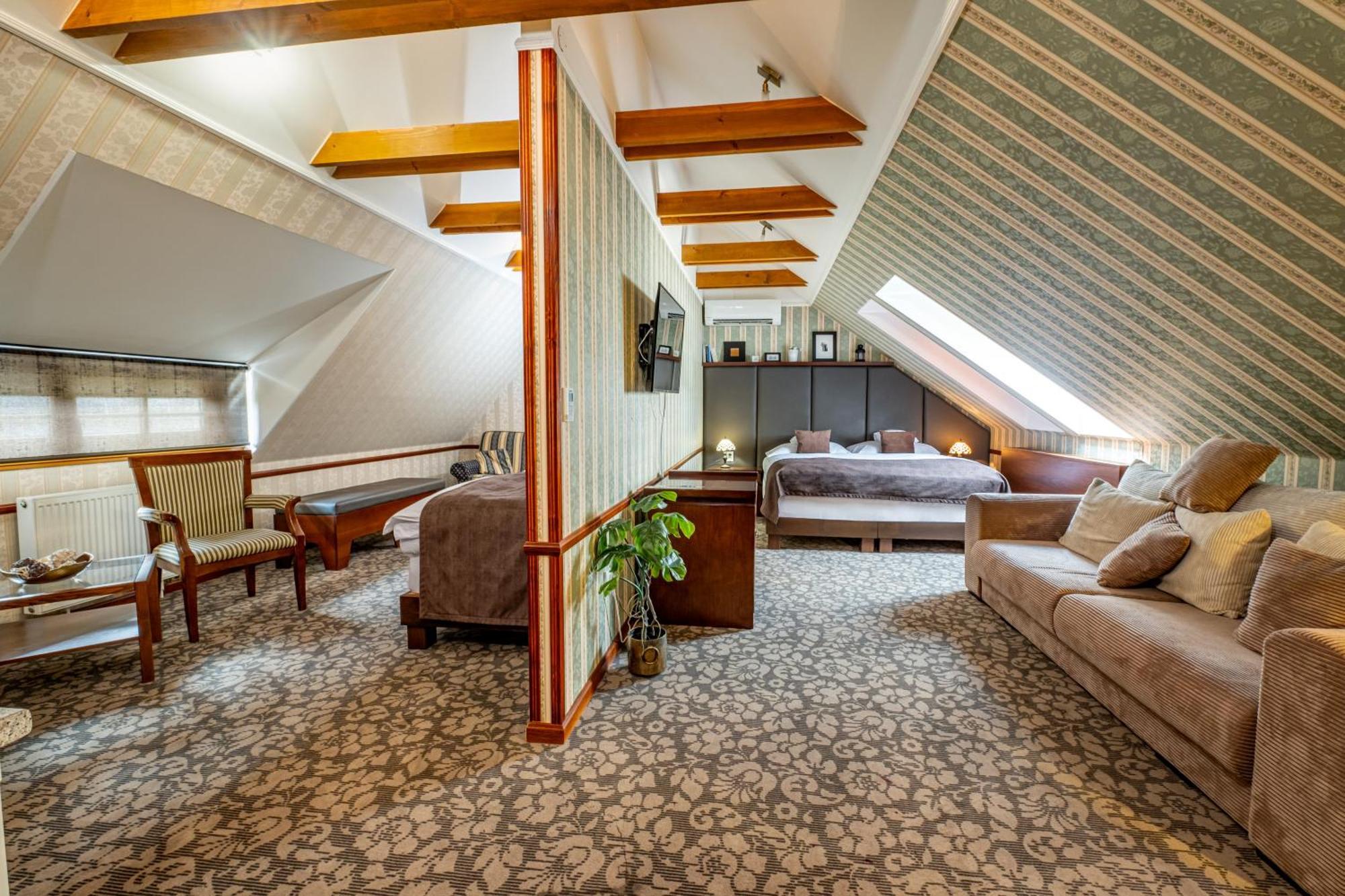 Hotel Golden Eagle Levice Luaran gambar